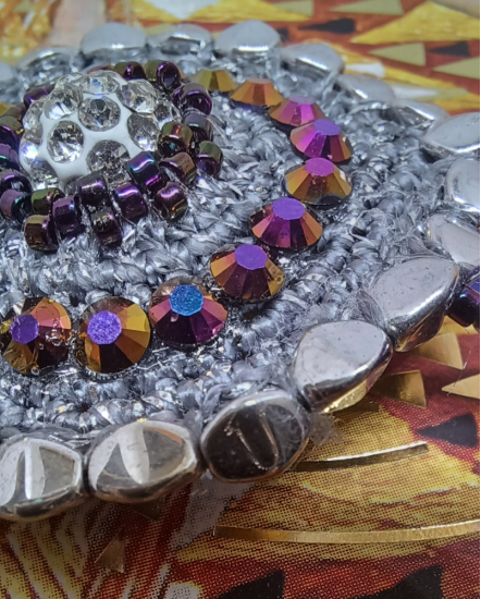 Háčkované dizajnové náušnice "Zmyselná orchidea"